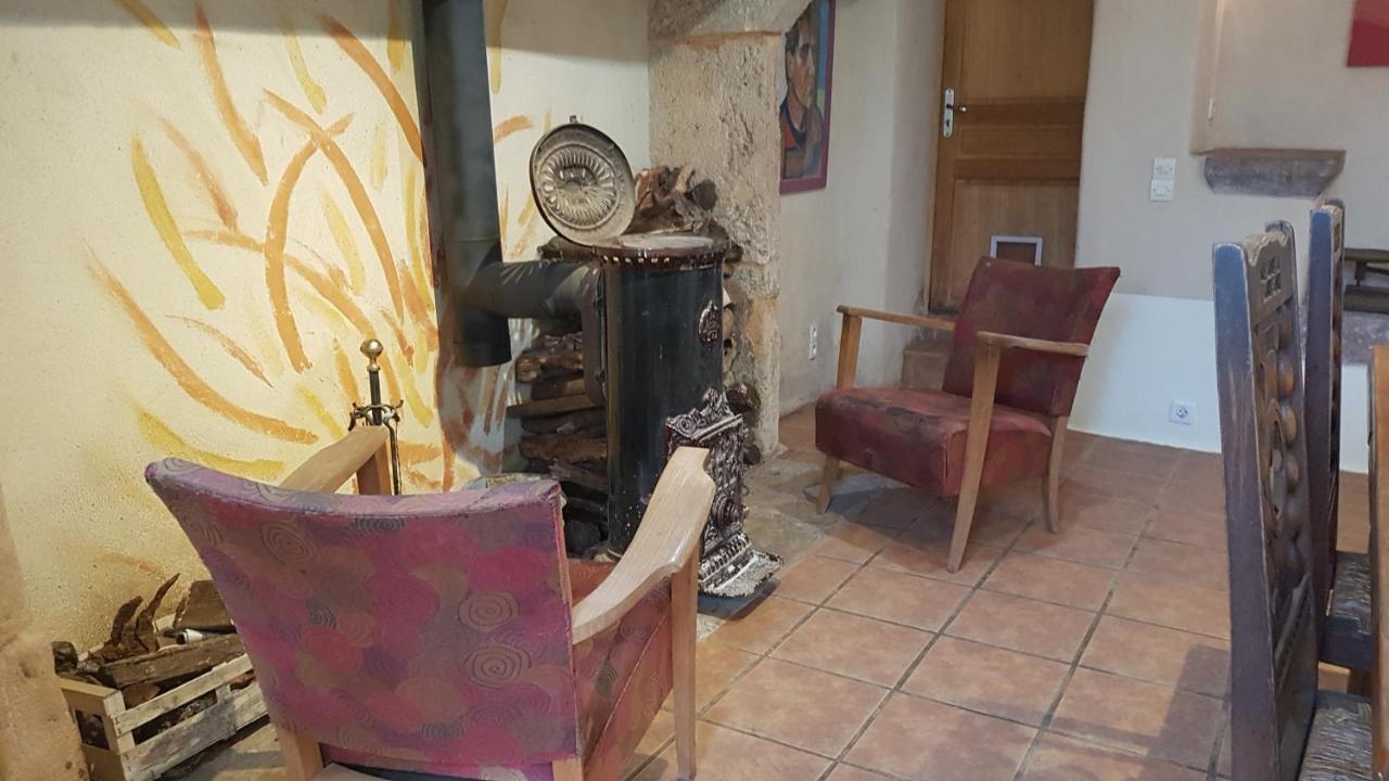 maison isolée dans les vignes et les bois Valady Exterior foto